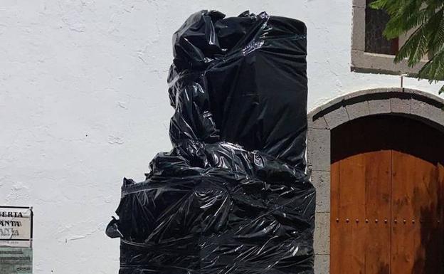 El autor de la escultura por el Jacobeo defiende su ubicación junto a la iglesia en Tunte