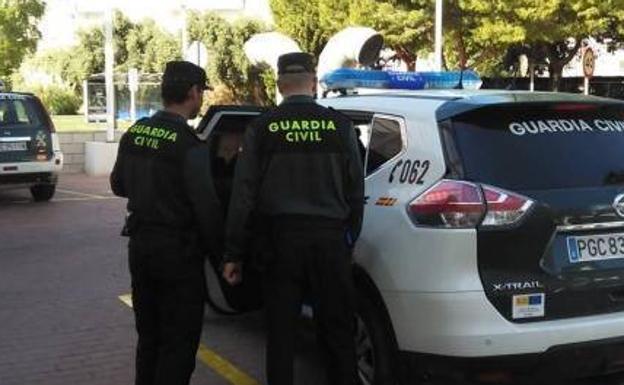 Dos guardias civiles acusados de falsificar una multa para perjudicar a un familiar