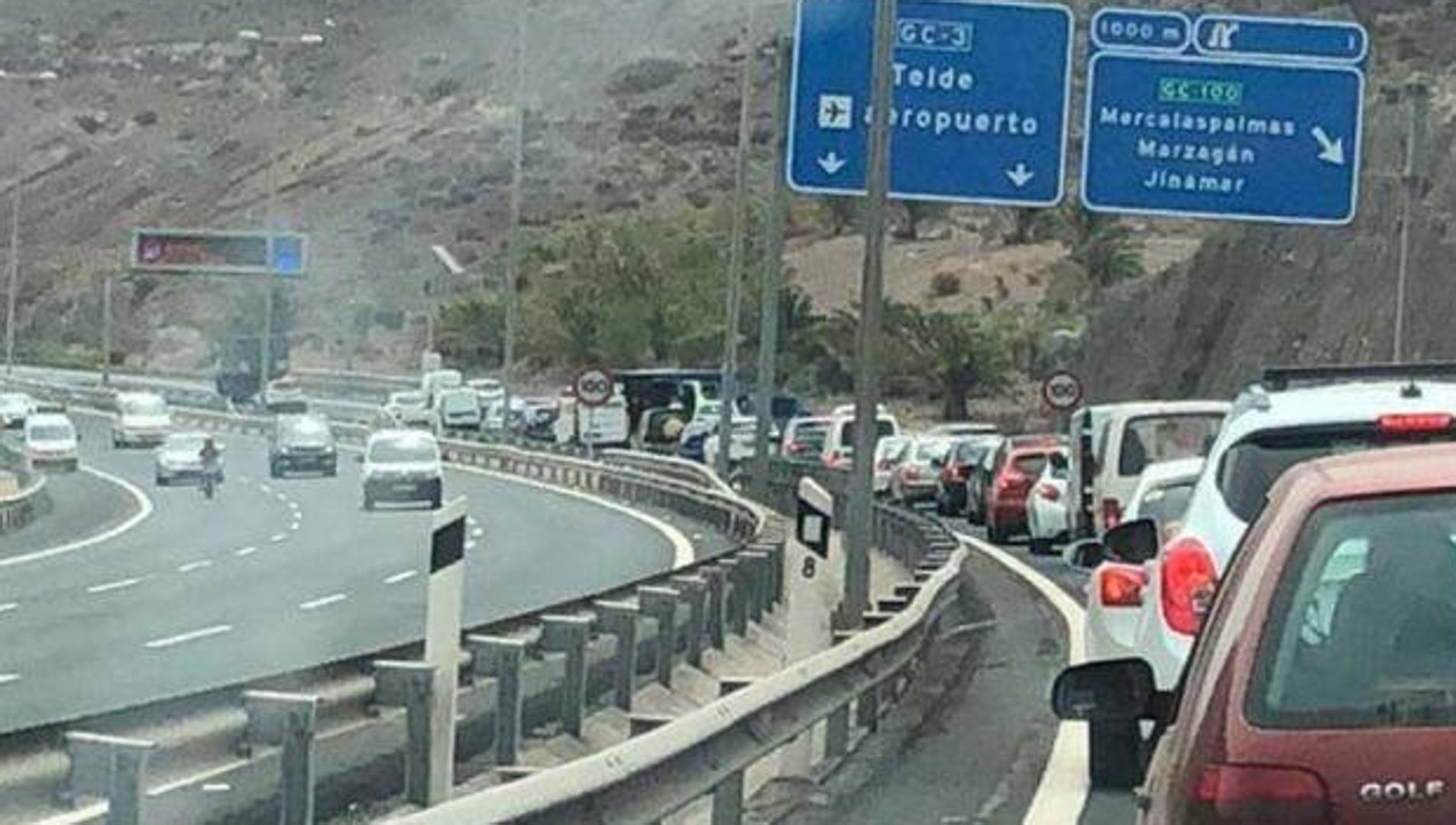 Un accidente causa retenciones en la GC 1 a la altura de Jinámar