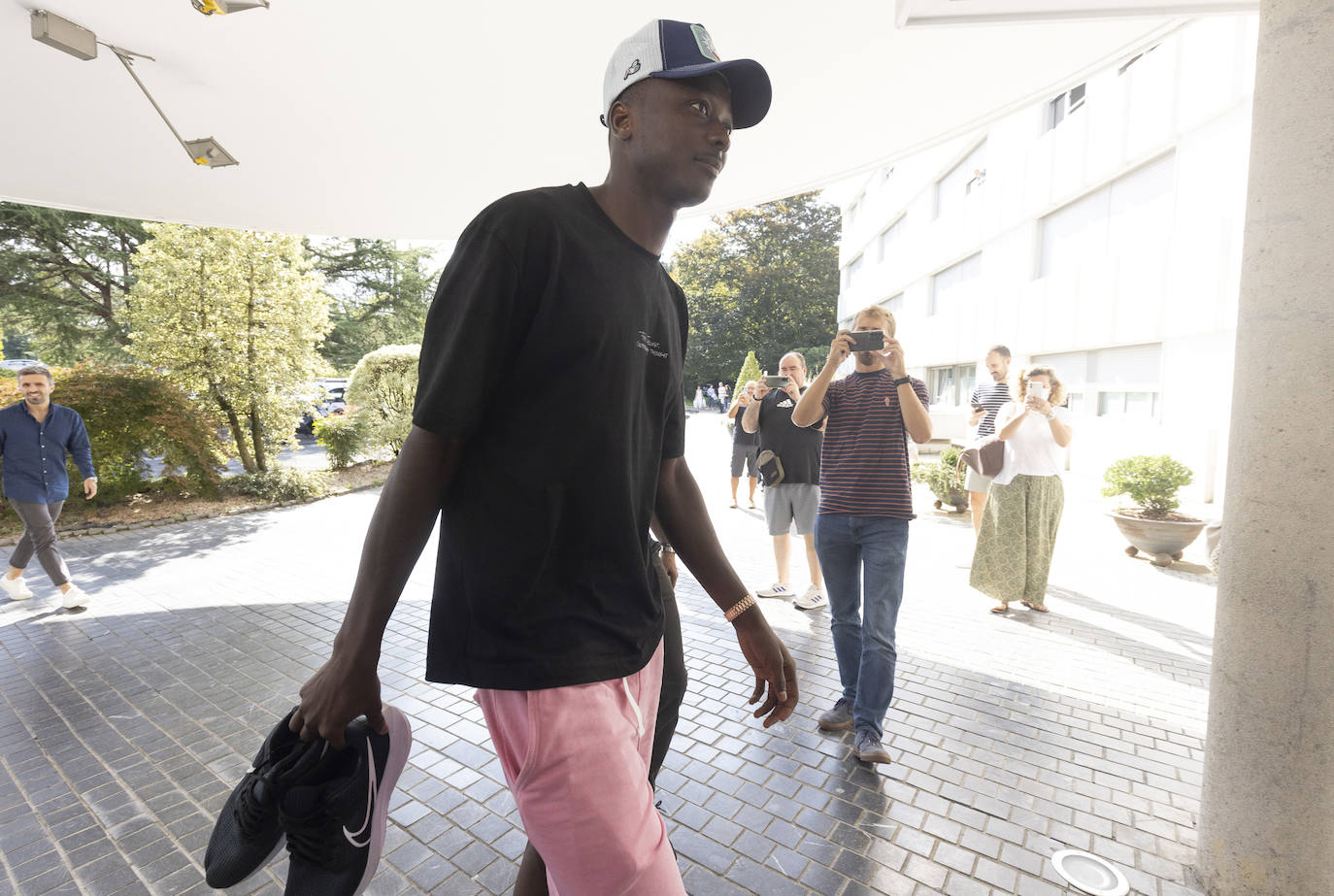 Fotos Repasa la llegada de Umar Sadiq a la Real Sociedad en imágenes