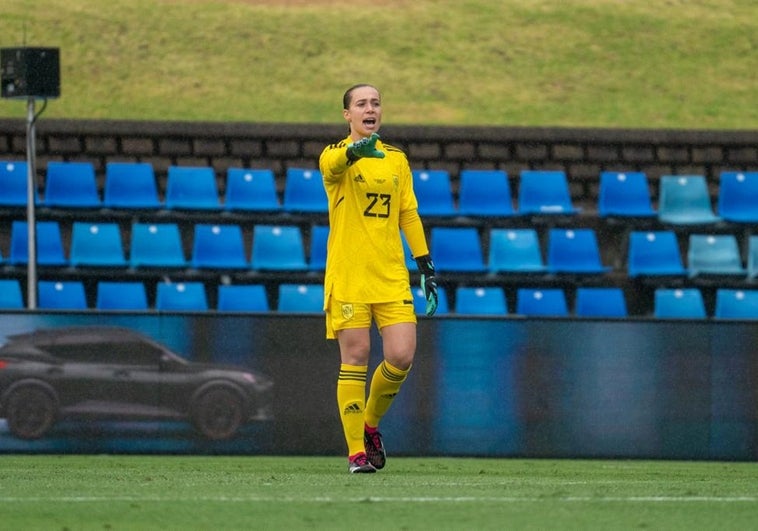 Elene Lete debuta con la absoluta con victoria 0-3