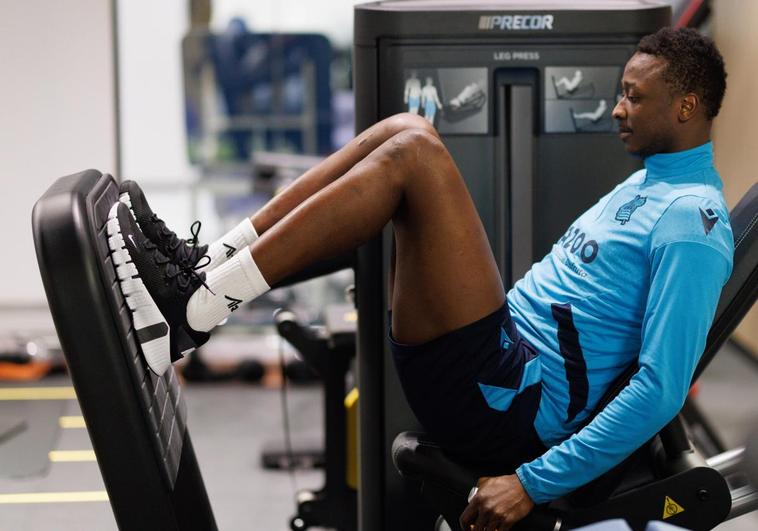 Sadiq Umar sigue poniendo a punto la rodilla