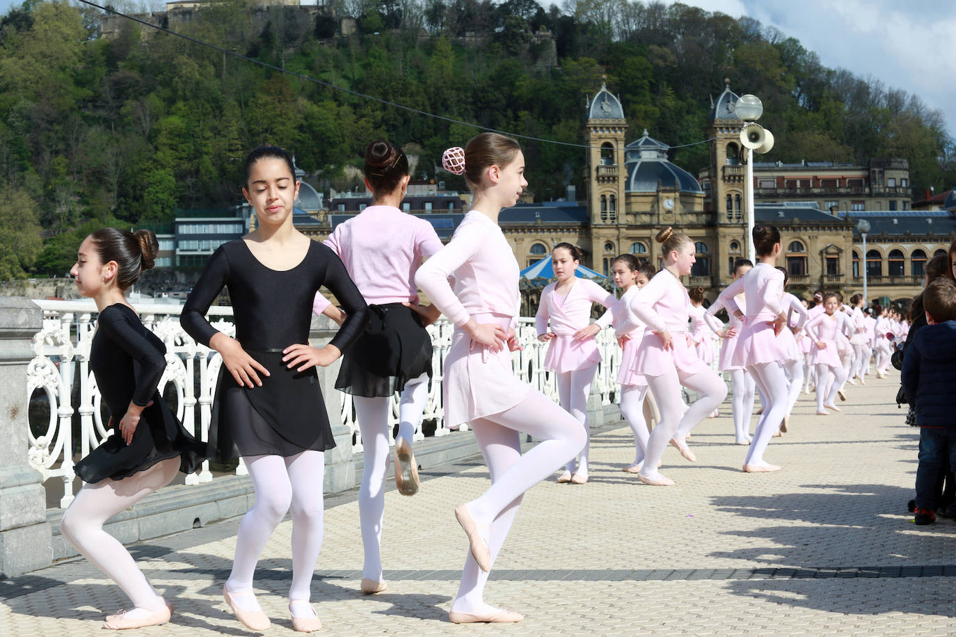 Fotos Vuelve La Danza A La Barandilla De La Concha El Diario Vasco