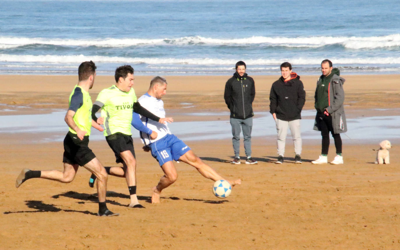 Fotos Espléndido día de playeros en Zarautz El Diario Vasco