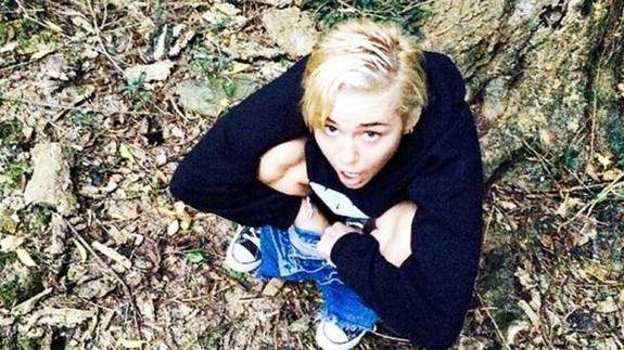 Miley Cyrus Vuelve A Provocar Esta Vez Con Una Foto En La Que Aparece