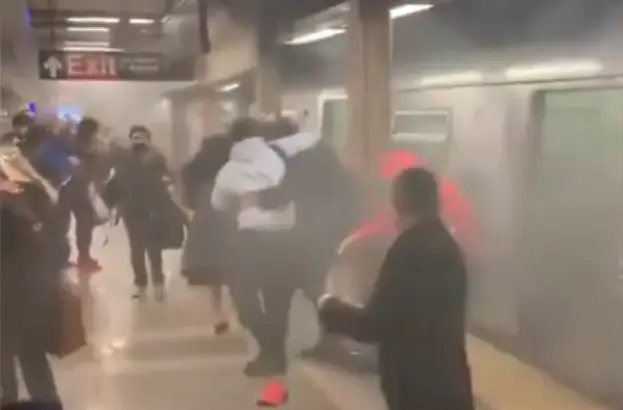 Al Menos Heridos En Un Tiroteo En El Metro De Nueva York El