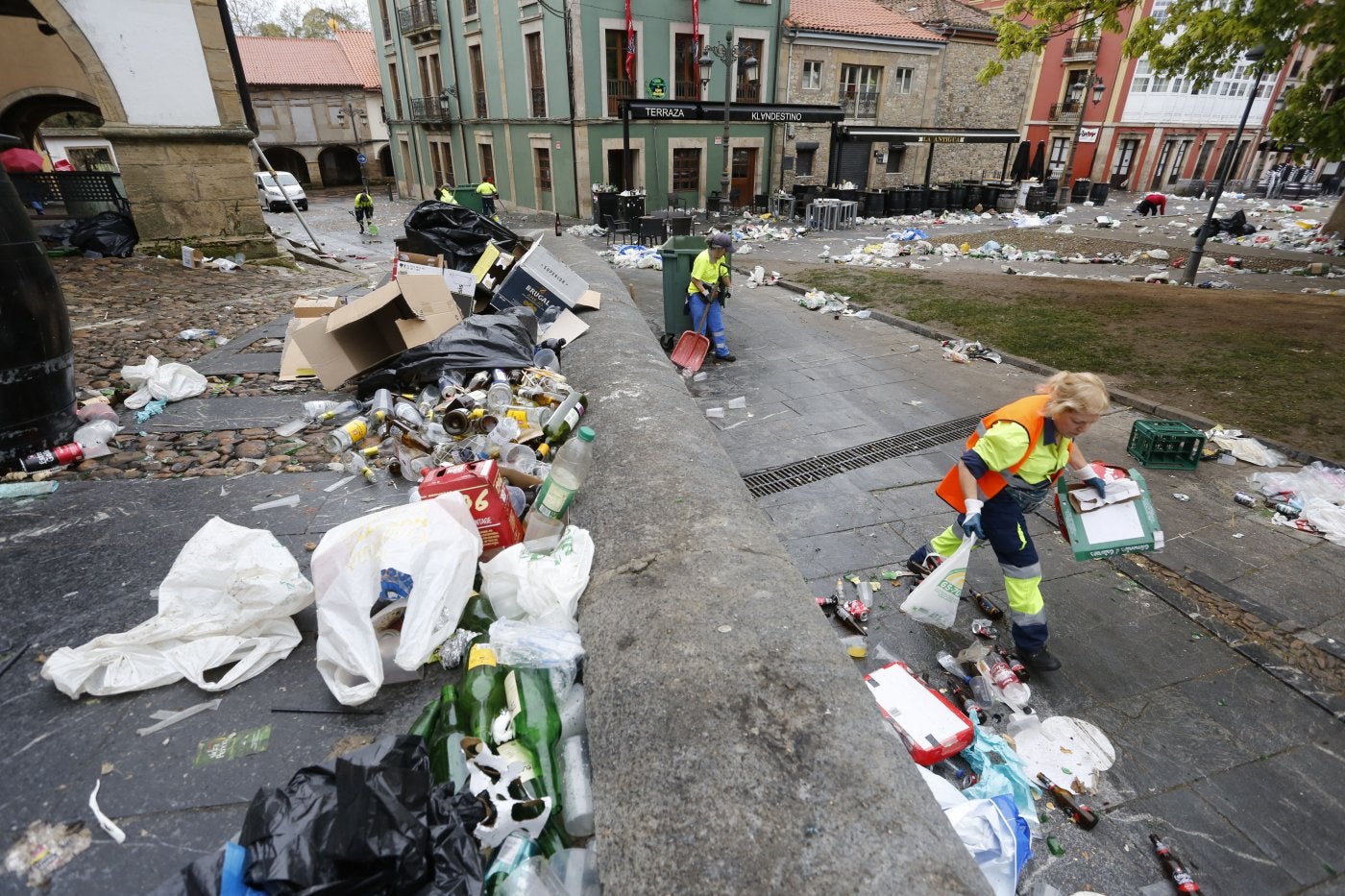 Ochenta Toneladas De Basura Recogidas Y Contenedores