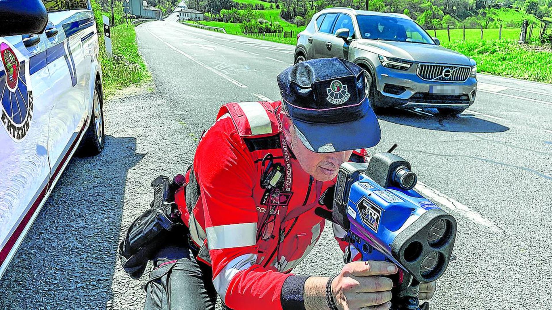 Campa A De La Ertzaintza Contra El Exceso De Velocidad No Buscamos