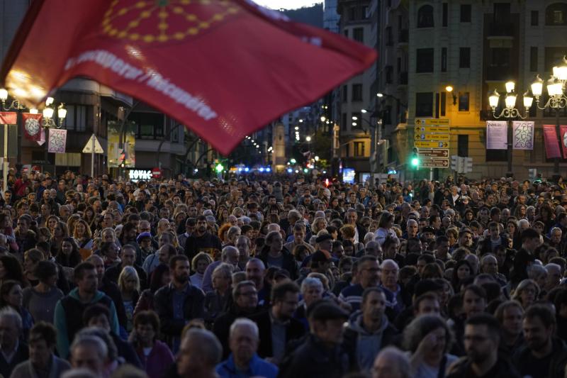 Miles De Personas Claman En Bilbao Para Defender El Euskera El Correo