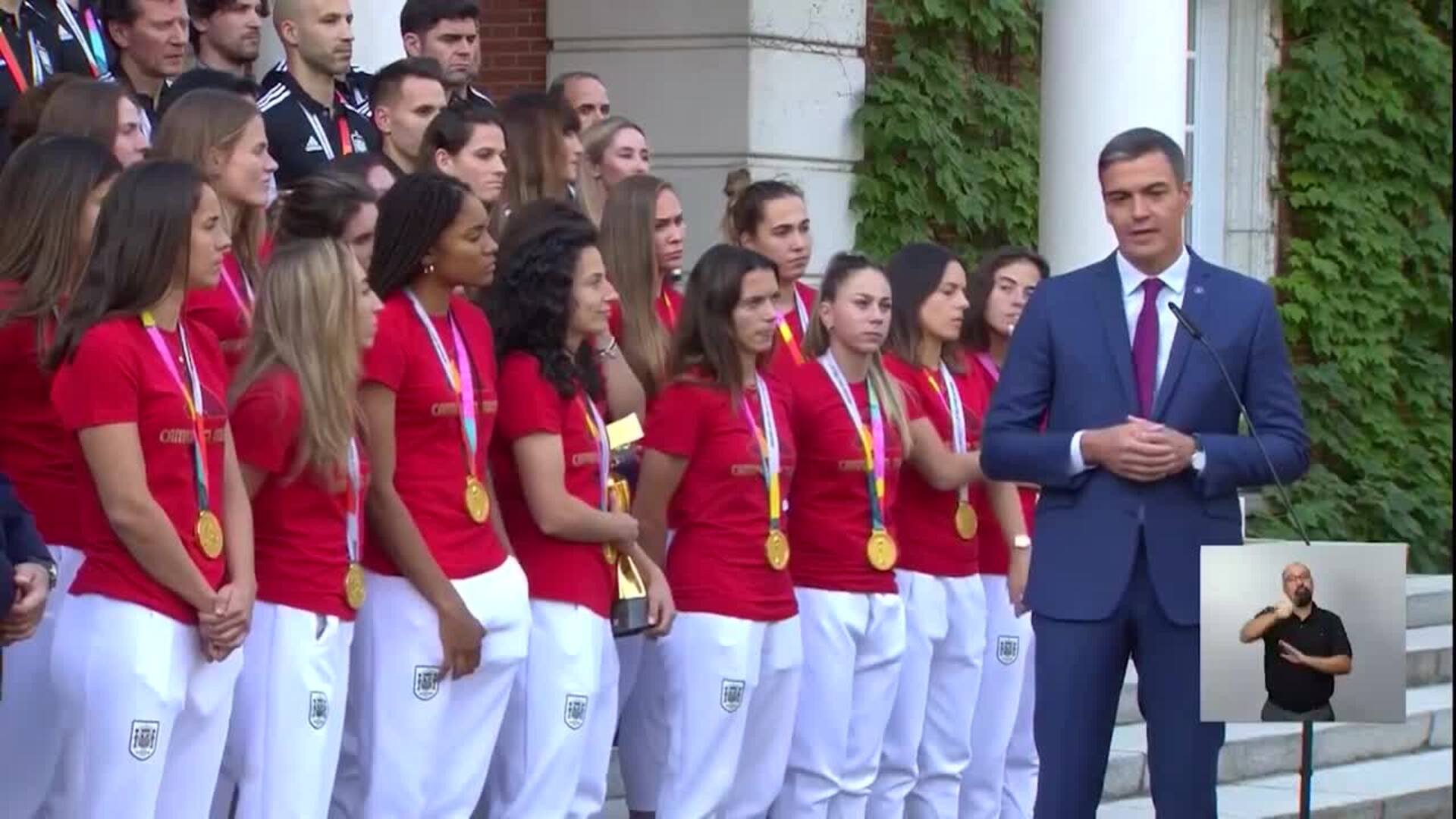 Pedro Sánchez recibe a las campeonas del mundo con orgullo y