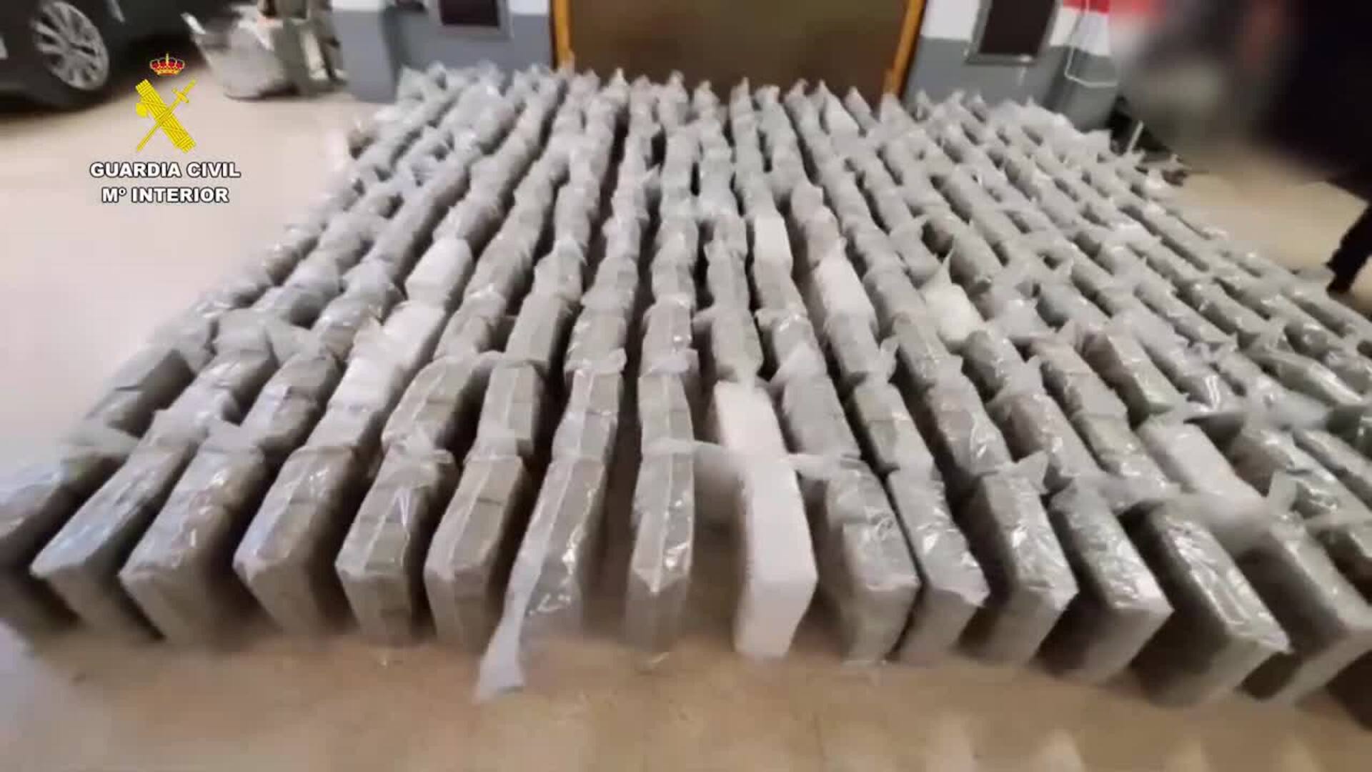 Guardia Civil incauta casi 1 200 kilos de hachís ocultos en la