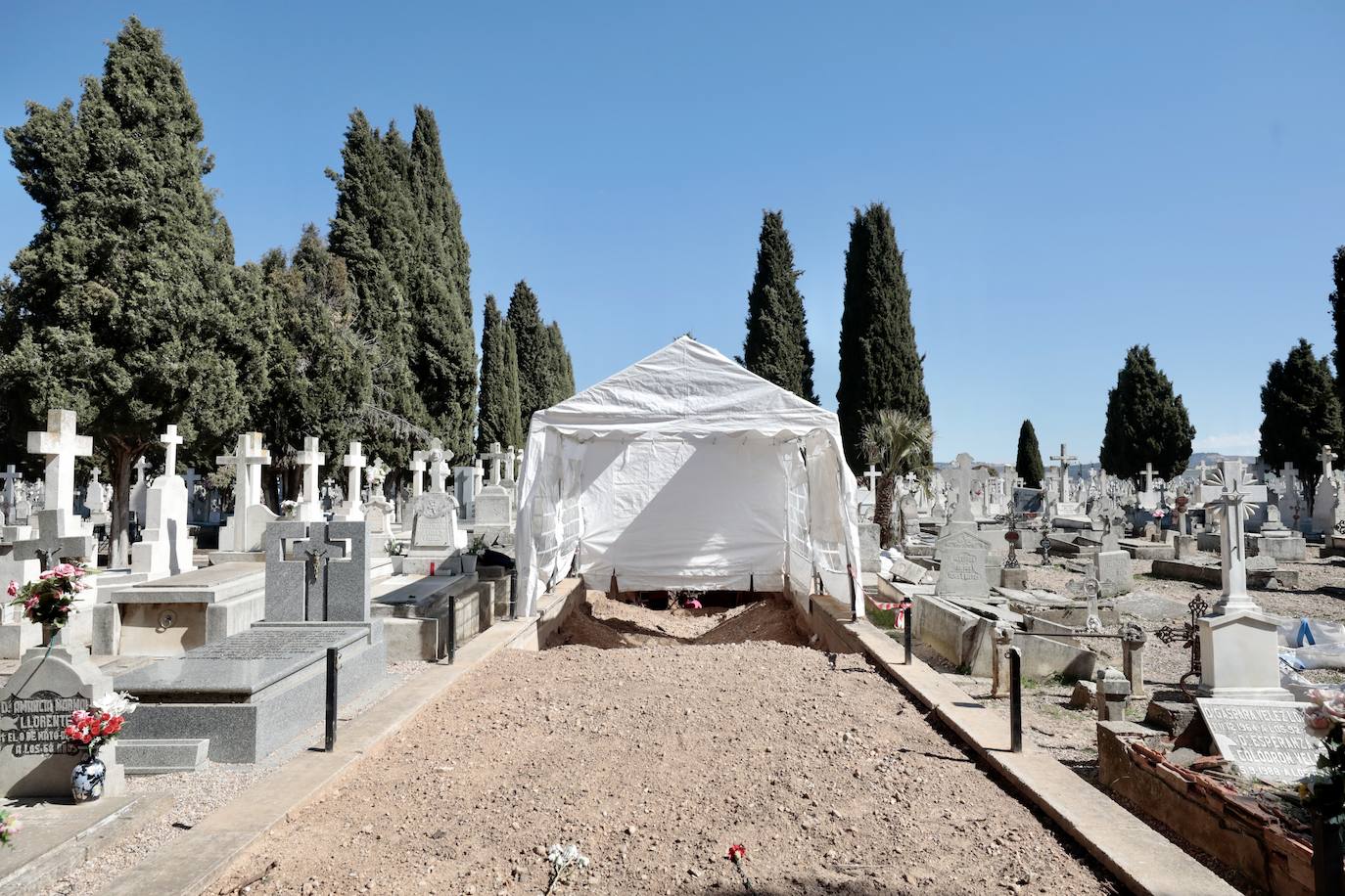 As Avanzan Los Trabajos En Las Fosas Comunes Del Cementerio De El