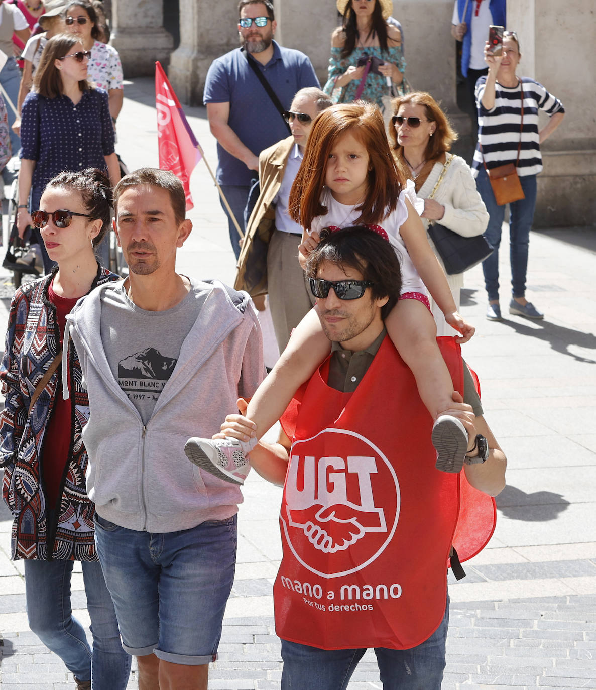 Un Millar De Palentinos Desfilan Por La Calle Mayor Este Primero De