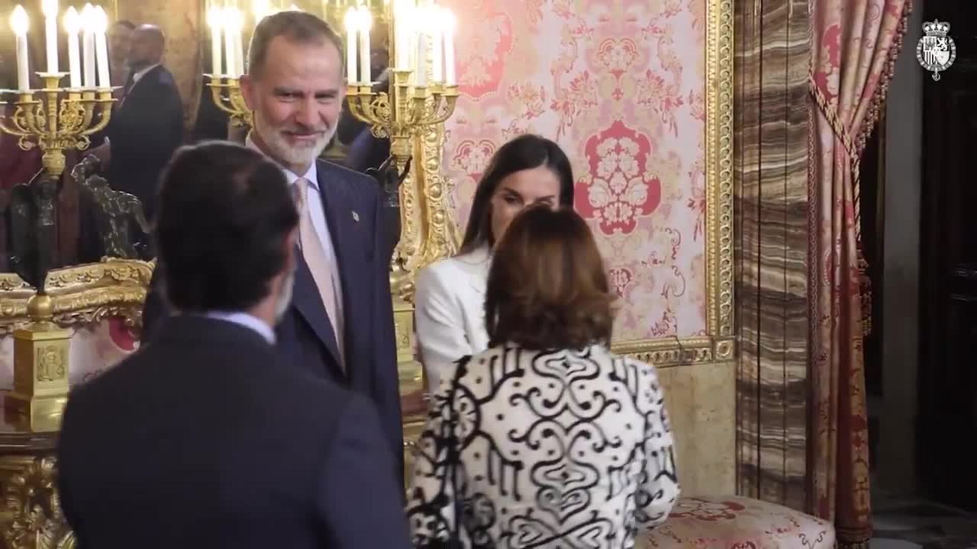 La Reina Letizia Deslumbra Con Un Impecable Traje Blanco El Norte De