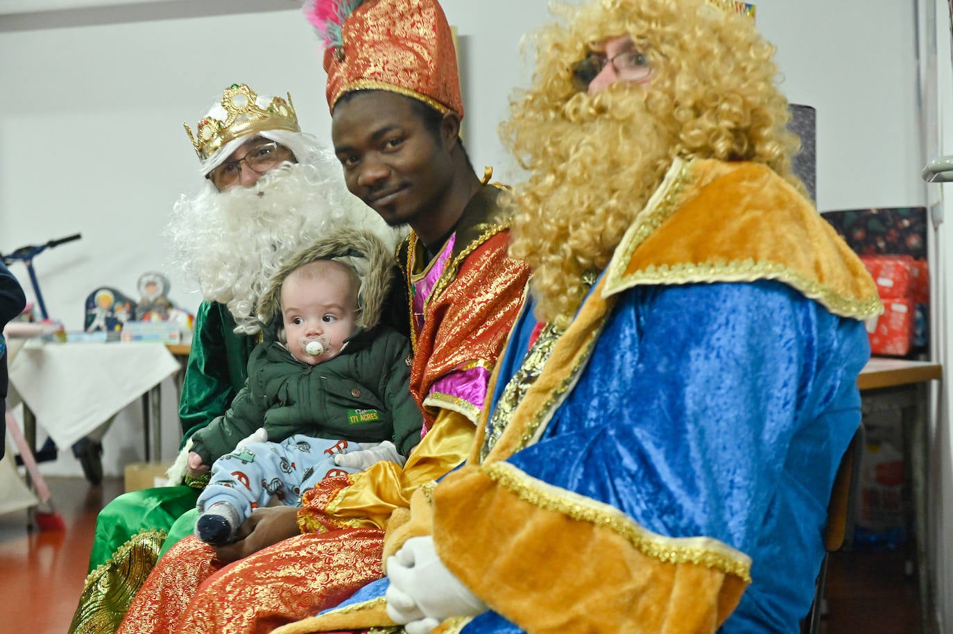 Las Im Genes De La Visita De Los Reyes Magos A San Vicente De Pa L El