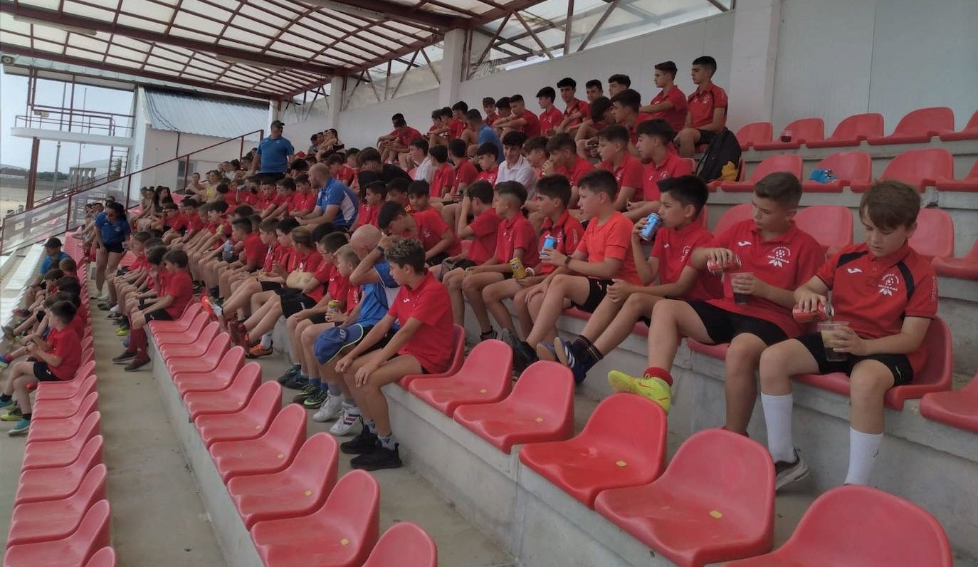 La Escuela de Fútbol Miajadas ha despedido a lo grande la temporada 2021-22