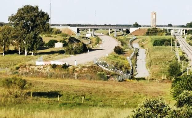 Dos tramos del tren de alta velocidad de Navalmoral a Plasencia llevan dos años parados