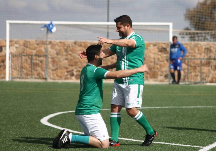 El FC Universidad no se presenta ante los Veteranos