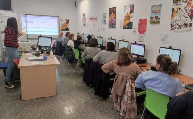 Formación: Las valverdeñas impulsan su perfil digital para mejorar las oportunidades de empleo