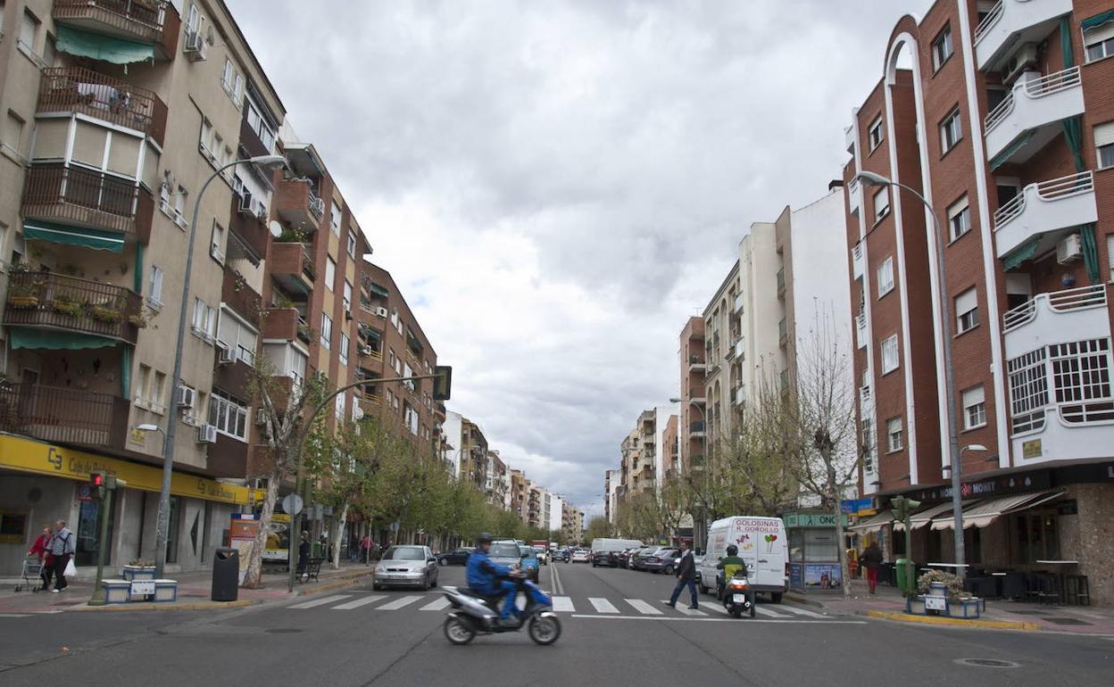 Herido un motorista de 26 años al chocar con un coche en la avenida