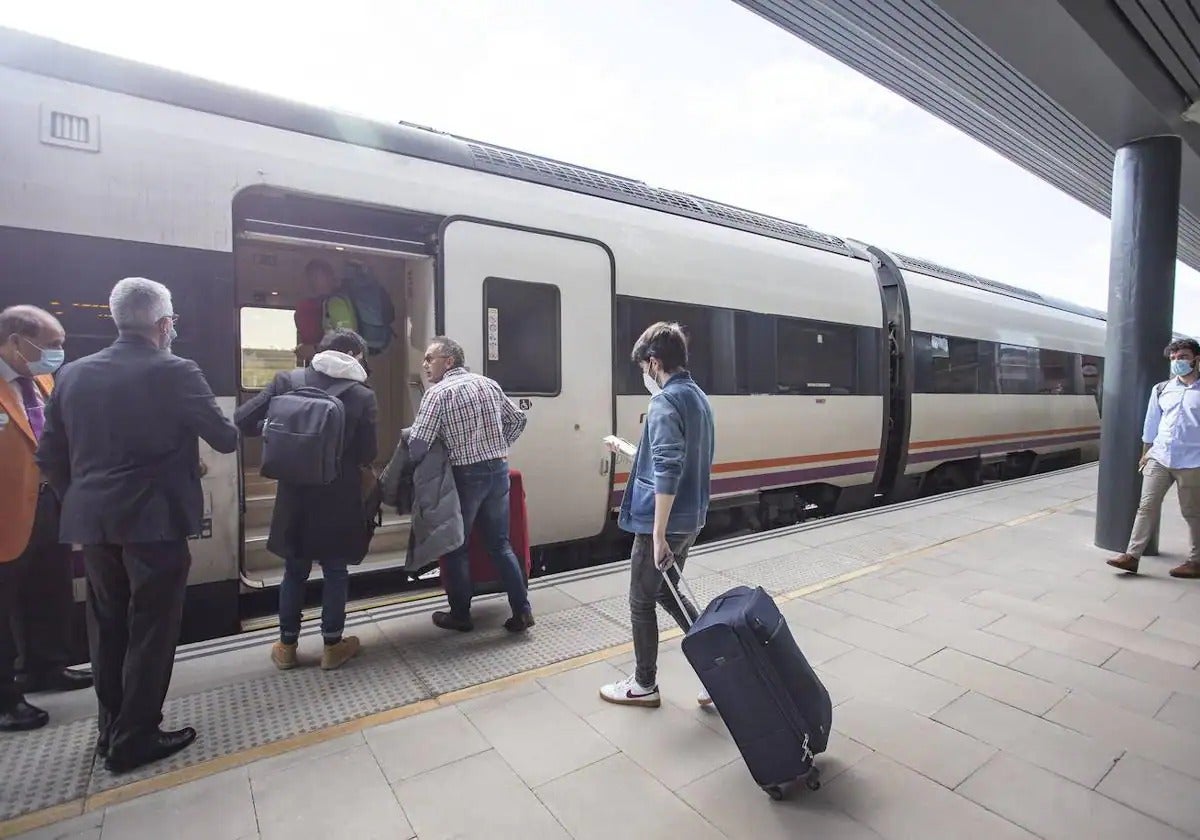 Los usuarios de Renfe podrán adquirir a partir de este lunes los abonos