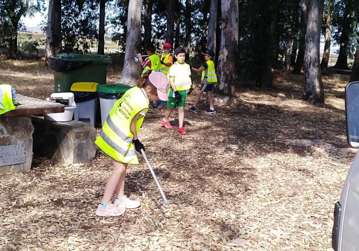 La Confederación Hidrográfica organiza una recogida de basuraleza en