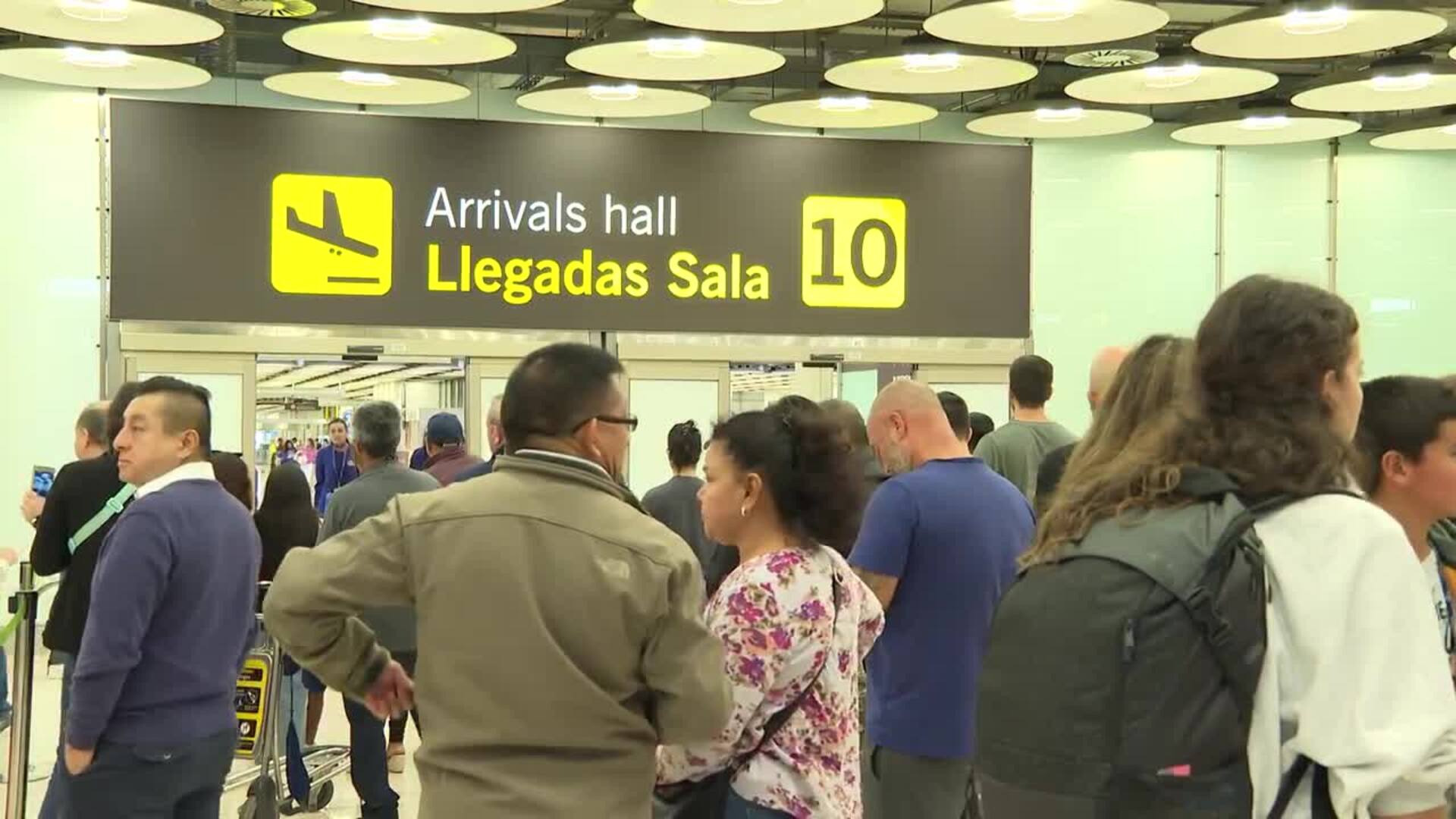 Numerosos retrasos y cancelaciones en el Aeropuerto Adolfo Suárez