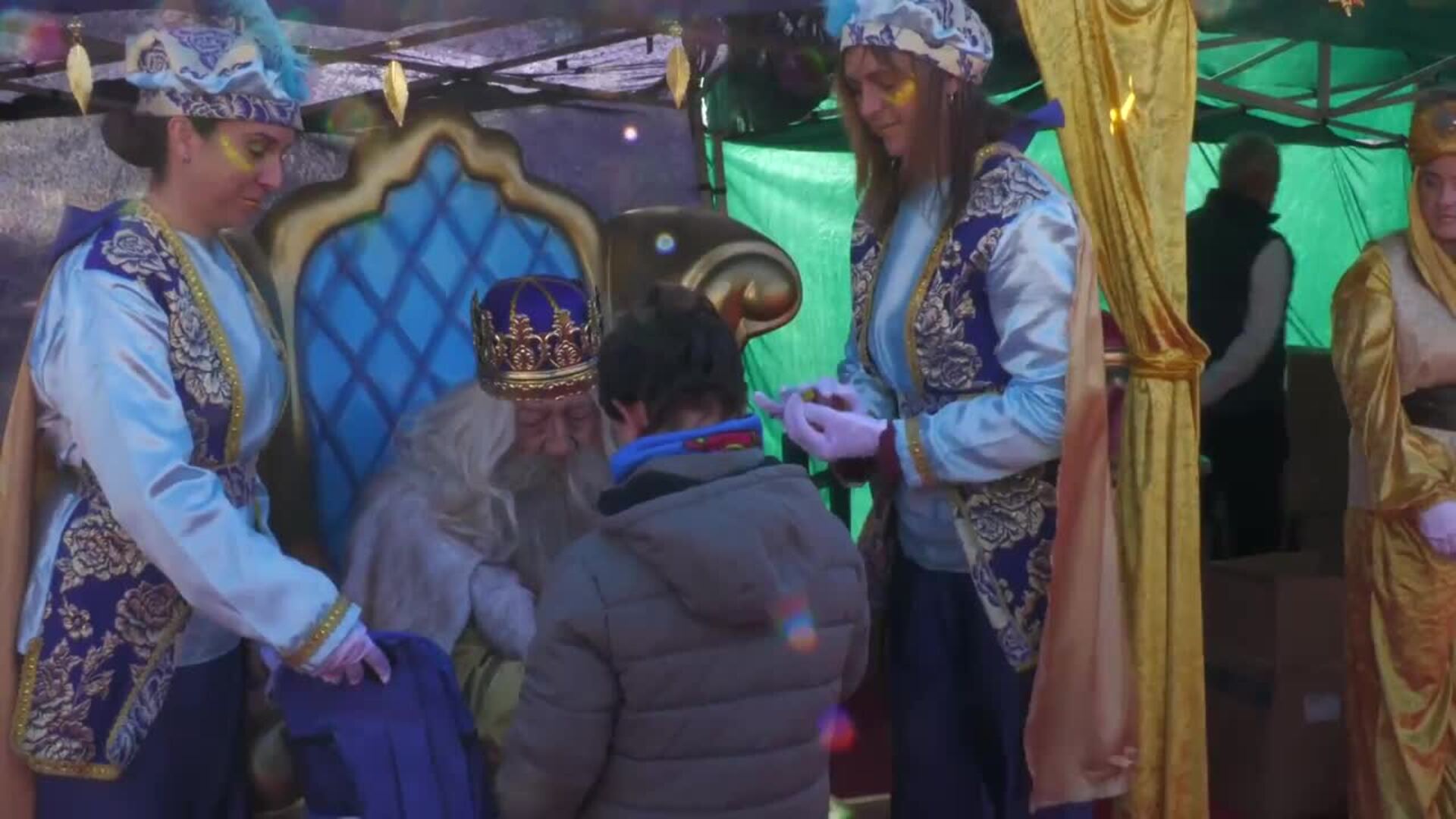 As Ha Sido La Espectacular Llegada De Los Reyes Magos Por Tierra Mar