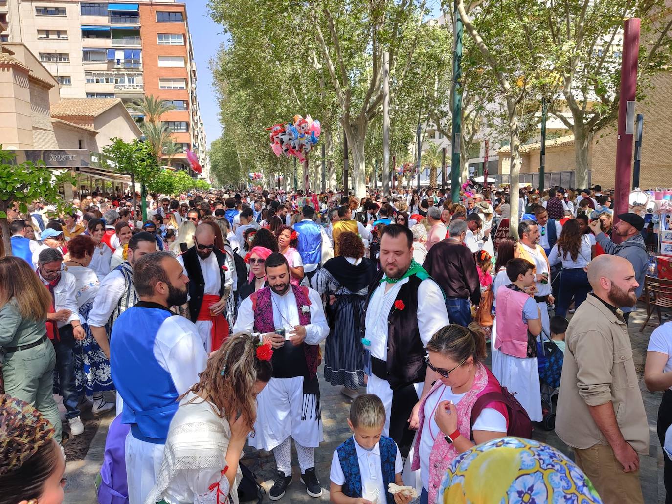 Las Im Genes Del Ambiente Festivo Que Inunda Las Calles En El Bando De