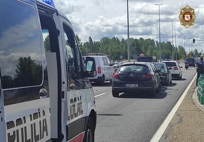 Cuatro vehículos chocan en la rotonda de La Granja en la LE 20