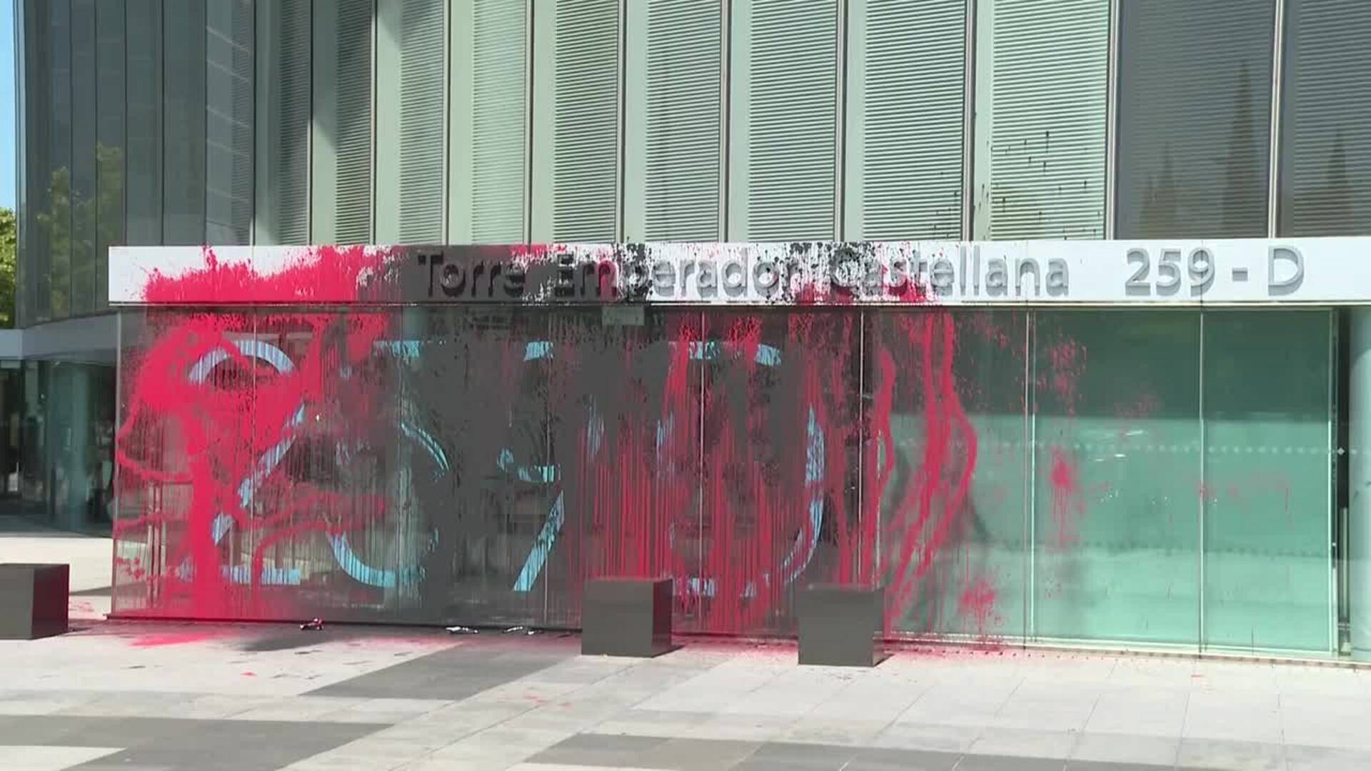 Tres Activistas De Futuro Vegetal Detenidas Tras Pintar La Fachada De