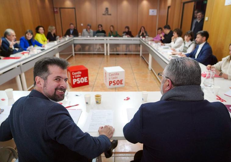 Relevo en la dirección de PSOE de las Cortes sale Nuria Rubio entra