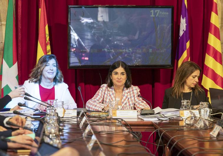 Darias anuncia 751 nuevas plazas de Medicina en su despedida de Sanidad