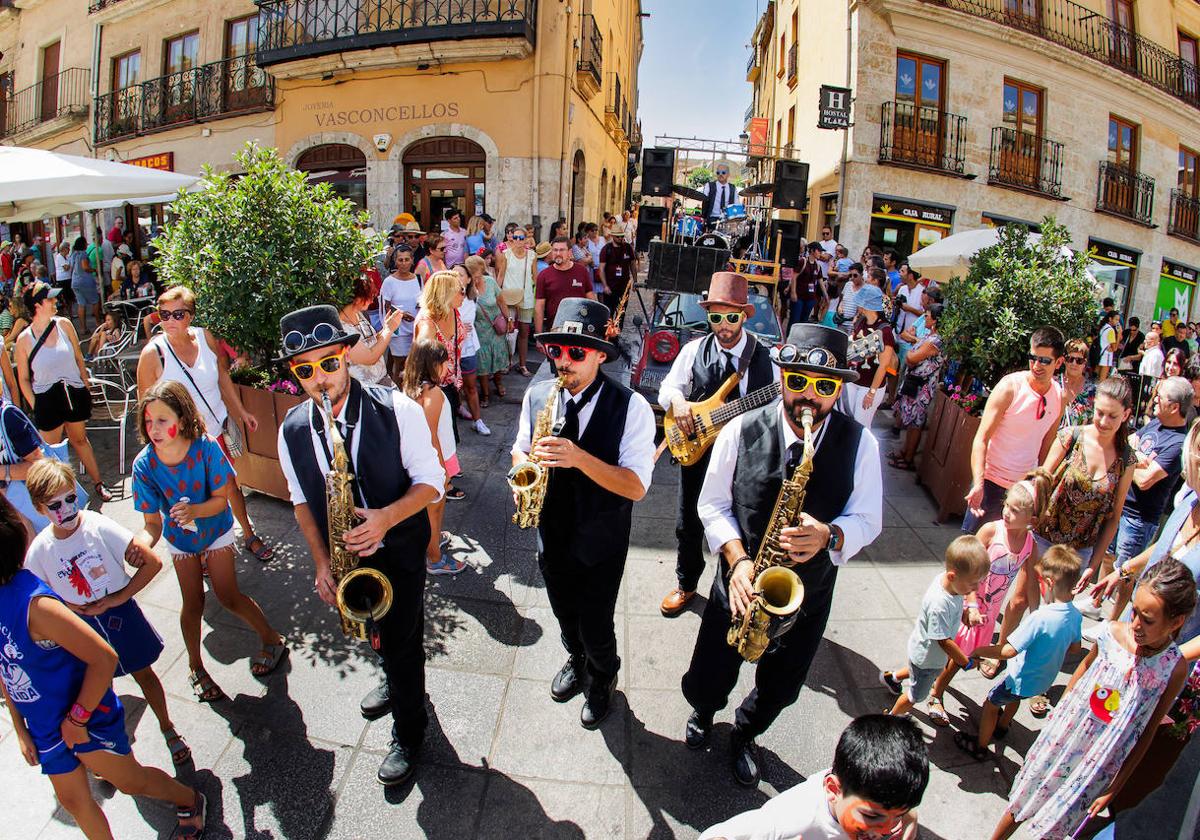 Ciudad Rodrigo Disfruta De Inuoteatro Y Algazara En La Feria De Teatro