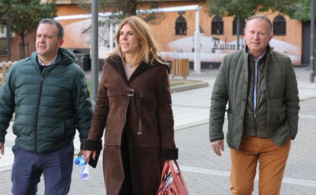 Los avalistas de Chabela de la Torre reciben presiones tras registrar los documentos