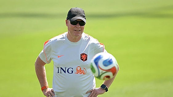 Ronald Koeman: «Ser seleccionador es el mejor trabajo para compatibilizarlo con el cáncer de mi mujer»