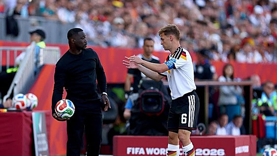 El seleccionador de Costa de Marfil llama «racista» a Schweinsteiger