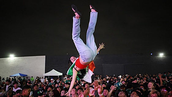 El 'quiere volar' y el 'nadaremos', los festejos que causan alarma antes del México-Inglaterra