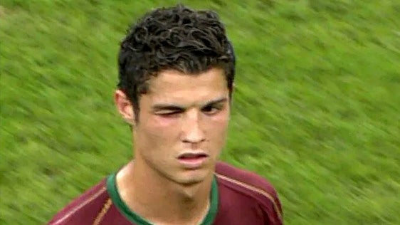 «Debería darle un puñetazo»: Cristiano Ronaldo guiñó un ojo y fue odiado por todo un país
