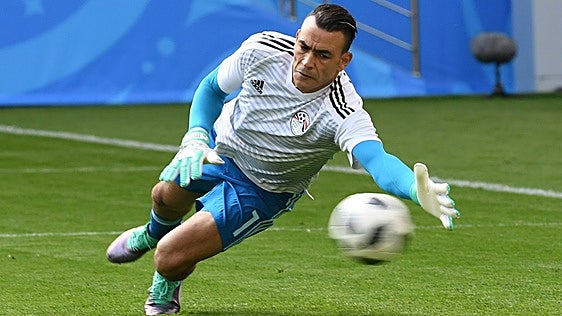 Cuando el jugador más viejo en la historia de los Mundiales hizo la parada de su vida