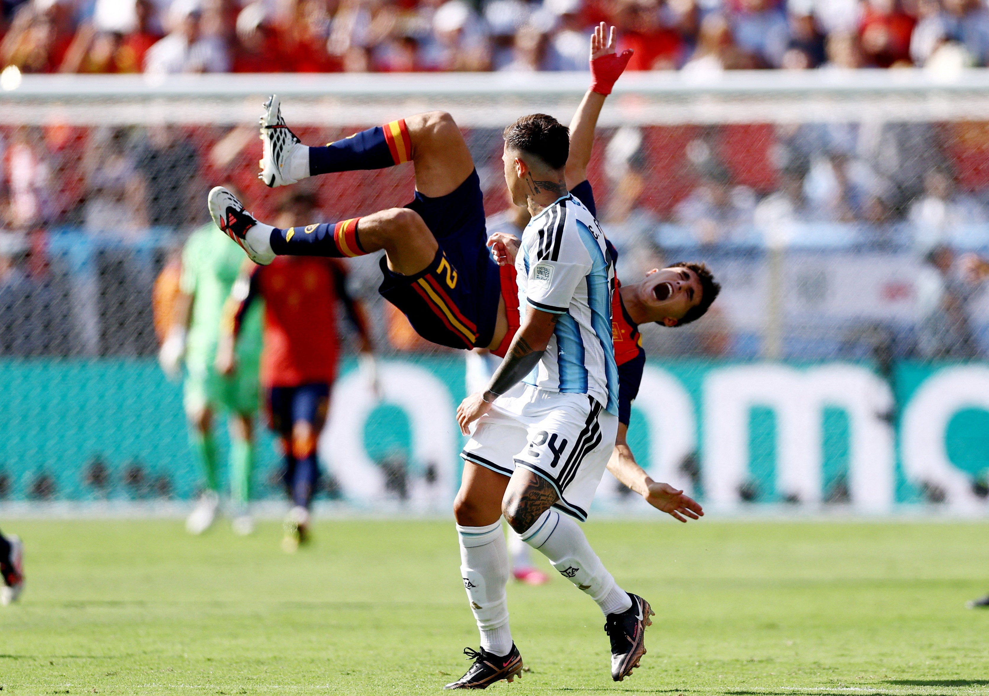 Argentina recibió hasta cuatro tarjetas amarillas y una roja