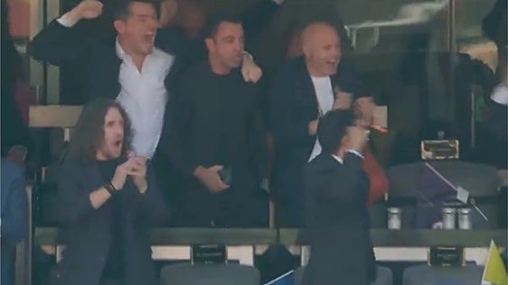 Los campeones de 2010 enloquecen con el gol de Ferran Torres: Casillas, Xavi, Puyol e Iniesta celebran el segundo Mundial de España