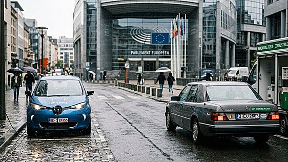 Europa abre la puerta a los combustibles renovables como «cero emisiones» para salvar al motor en 2035