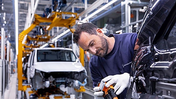Mercedes inaugura en Vitoria la producción del Mercedes-Benz VLE