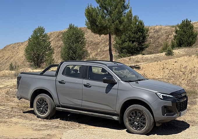 Isuzu D-Max y su mecánica 2.2 Ddi, que destaca por una entrega de par muy superior desde solo 1.000 rpm, ideal para el trabajo duro y las maniobras extremas lejos del asfalto