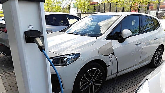 Recargar un coche eléctrico en diez minutos: el desafío térmico que define el futuro de la movilidad