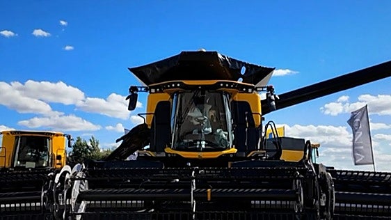 La cosechadora más grande de España llega a Palencia: 775 cv y 20.000 litros de capacidad para este 'monstruo agrícola'