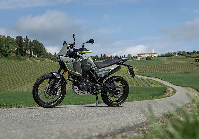 Nueva Benelli BKX 300