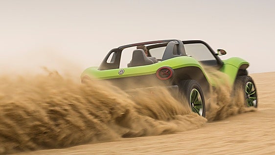 Sal, arena y calor: la amenaza invisible que destroza tu coche en la playa