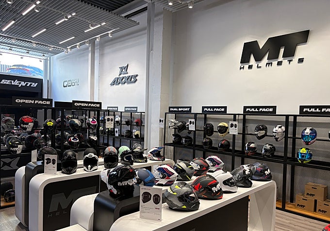 Visita a la sede de MT Helmets
